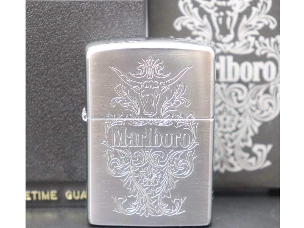 ジッポのオイルライター正面