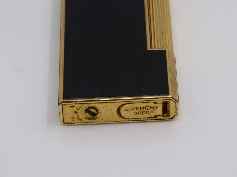 ジバンシーガスライター刻印