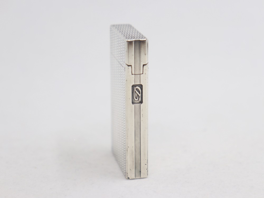 デュポンのガスライターロゴ