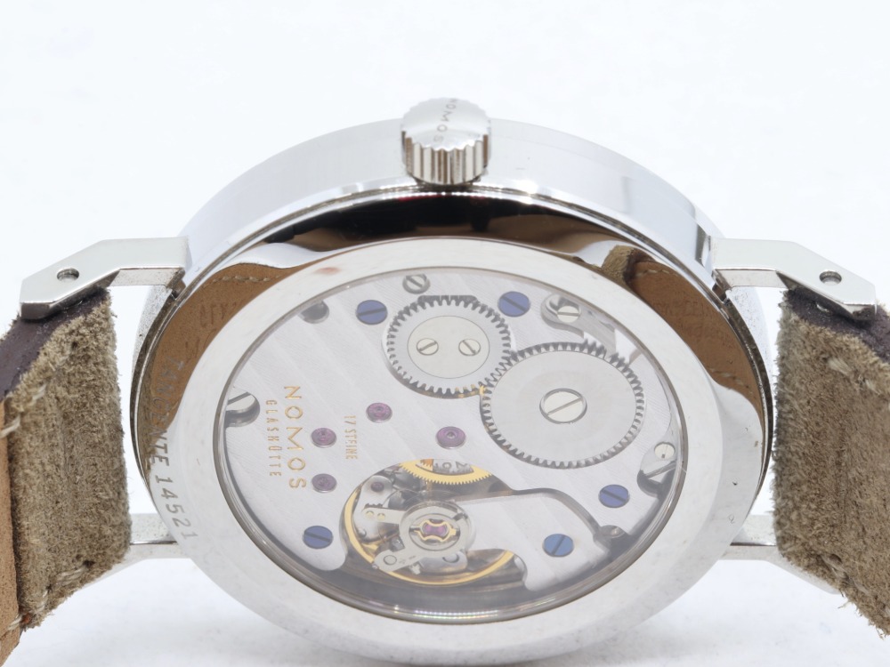 ノモスタンジェント33裏面