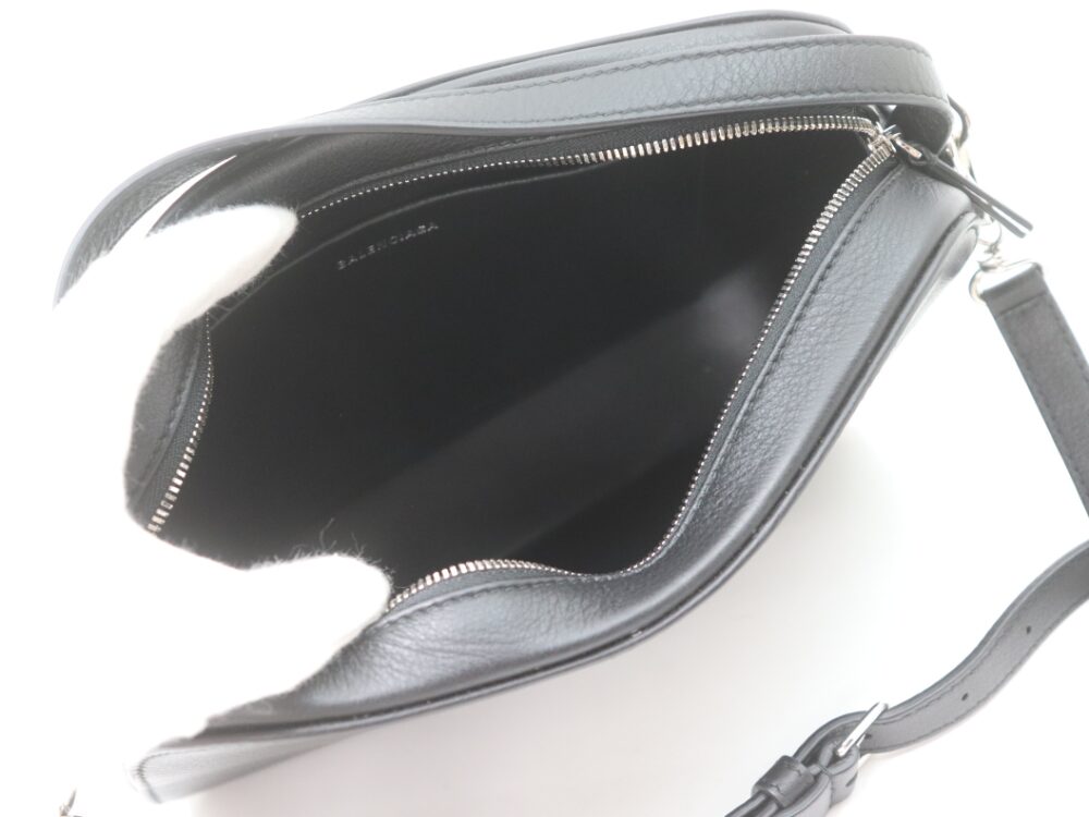 バレンシアガカメラバッグ 内側