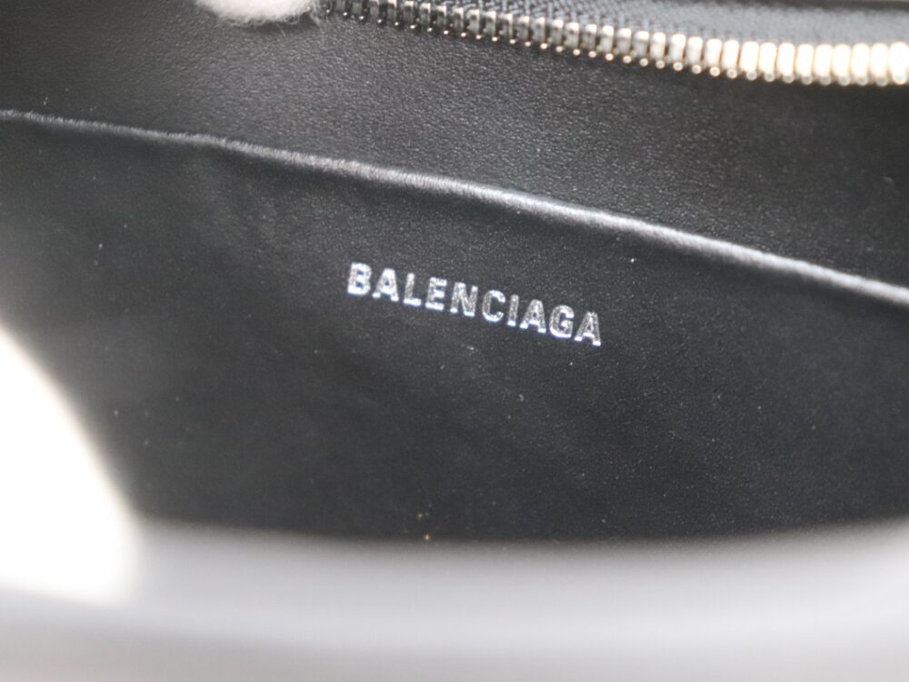 バレンシアガカメラバッグ 刻印