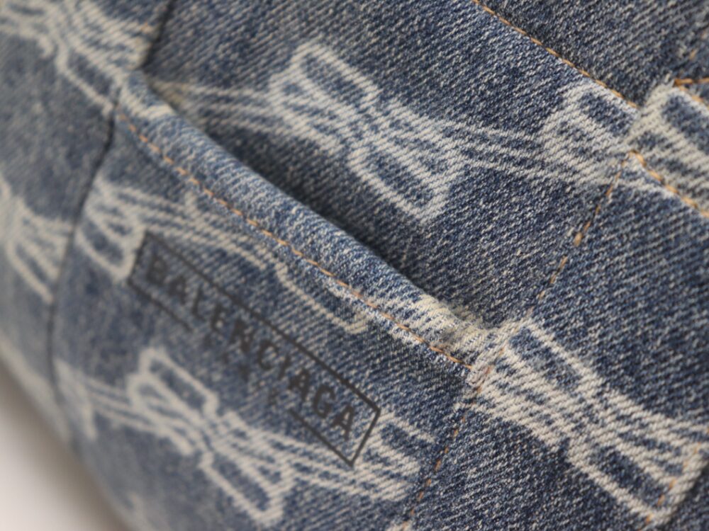 バレンシアガハンドバッグ破れ