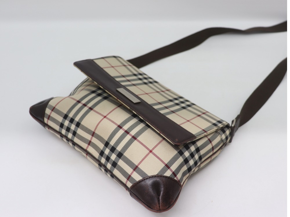 バーバリーショルダーバッグ 底面