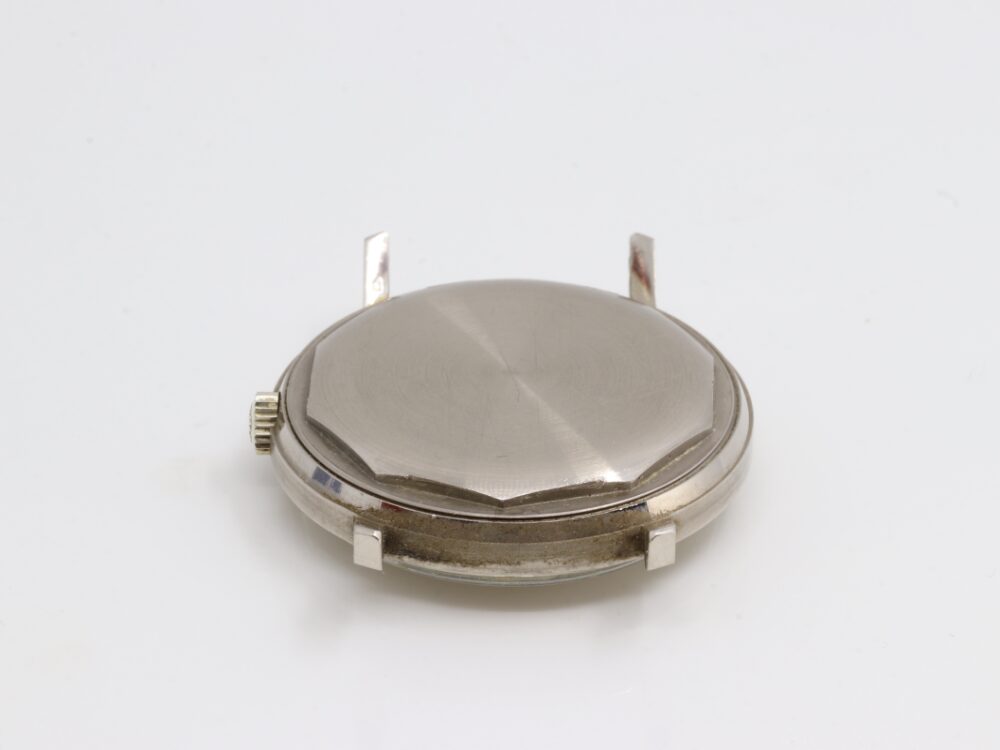 パテックカラトラバ裏蓋