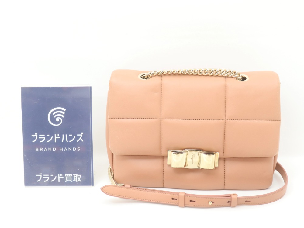 フェラガモチェーンショルダーバッグ全体