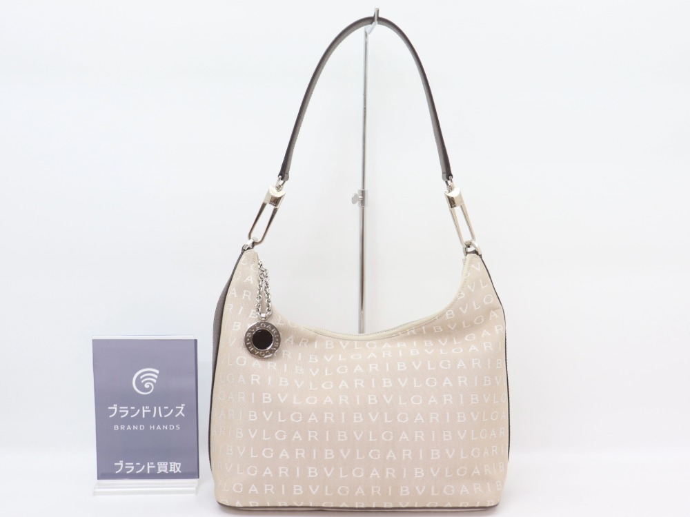 ブルガリロゴマニアショルダーバッグ全体