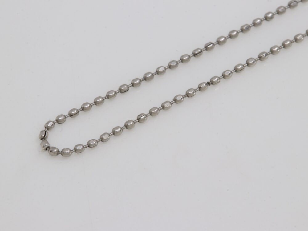 プラチナのネックレスアップ