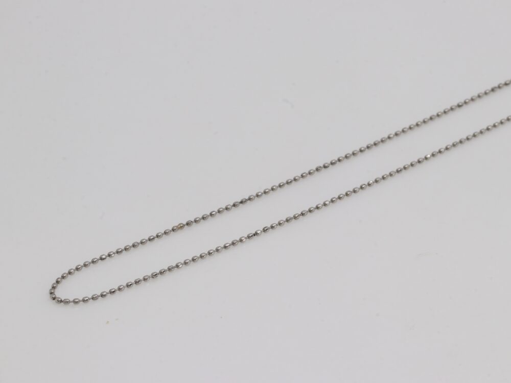 プラチナのネックレス全体