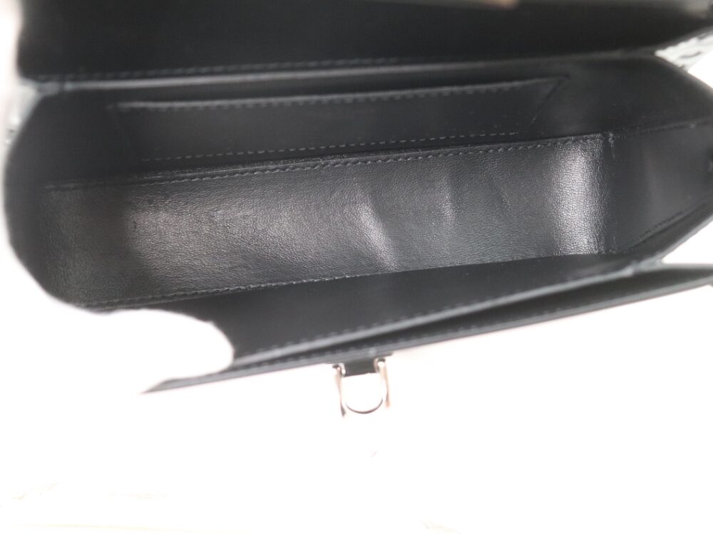 ヴァレンティノ ロックスタッズ ショルダーバッグ 内側