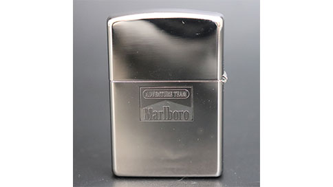 変形しているジッポのライター