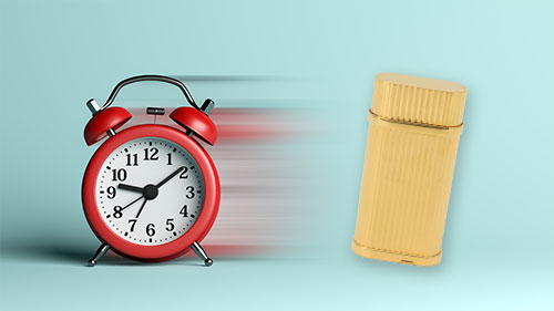 目覚まし時計とカルティエのライター