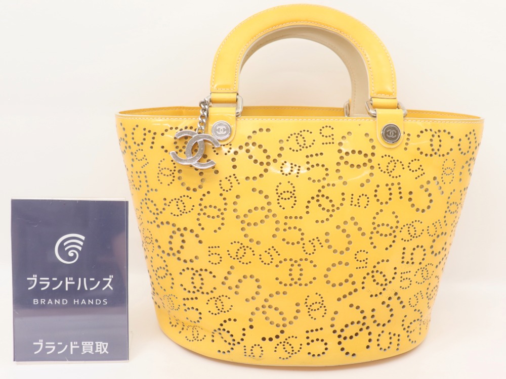 難波店でシャネルパンチングトートバッグを3万円で買取しました！