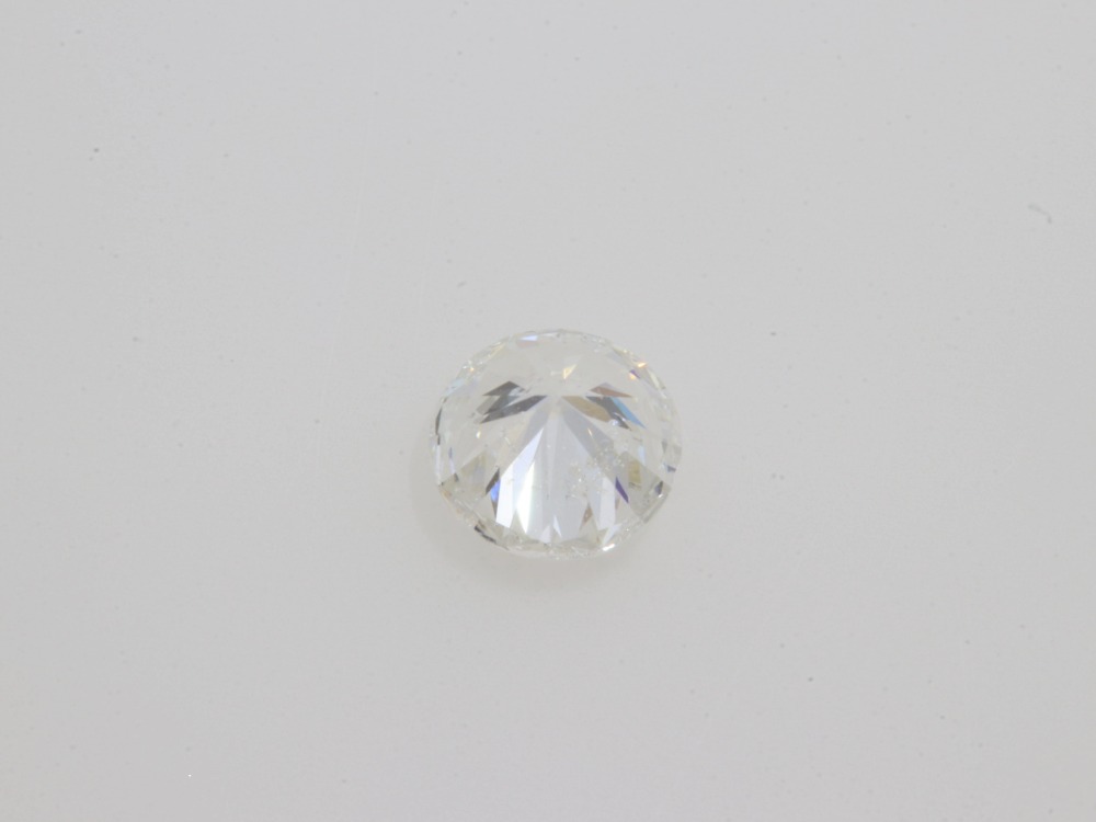 0.3ctのダイヤルース裏側