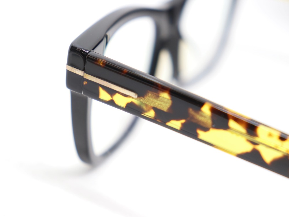 トムフォードメガネフレーム金具