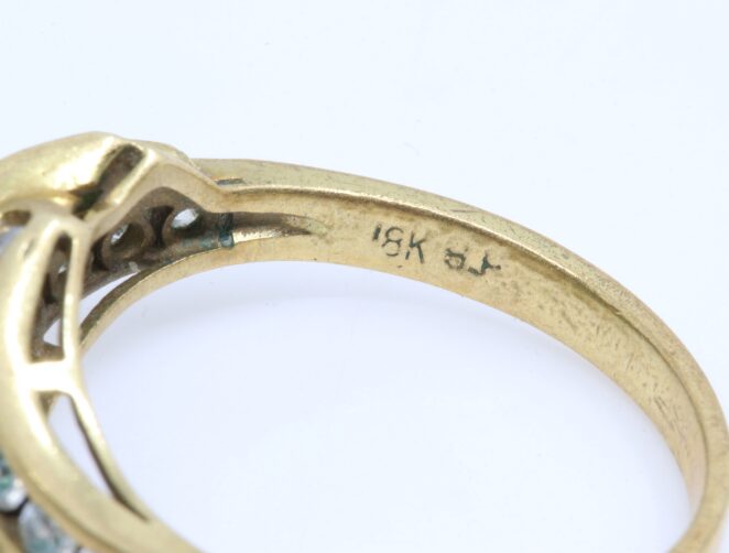 18K刻印（アトK）のジルコニア色石リング刻印