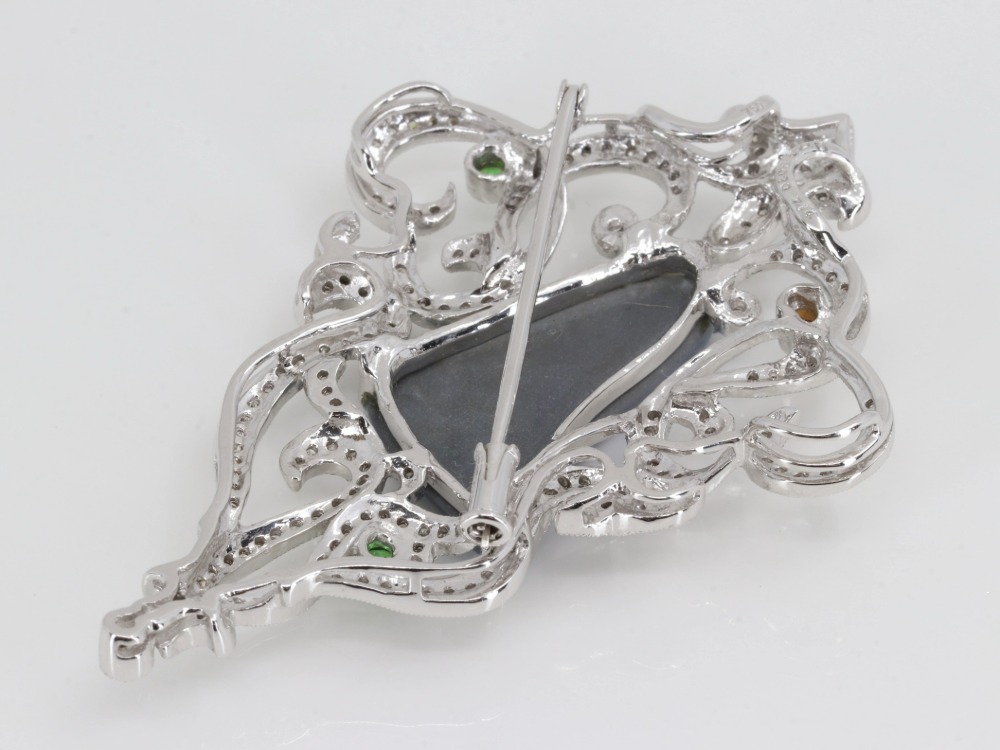 K18WGのオパール付きブローチ裏側