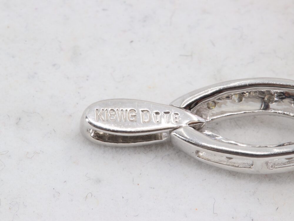 K18WGエメラルドトップ刻印