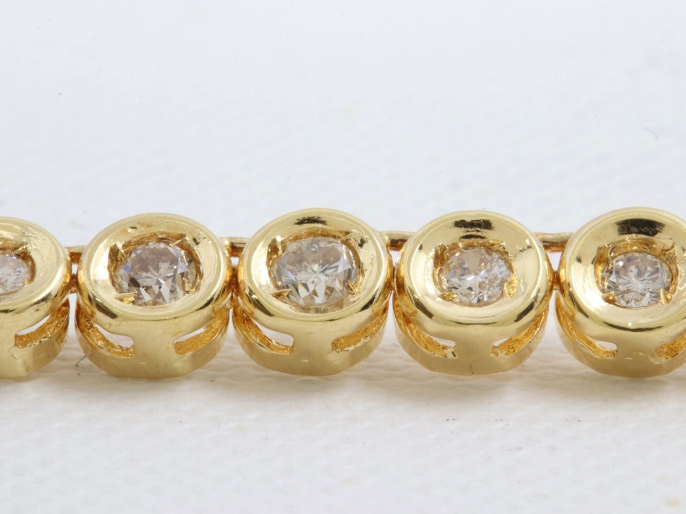 K18のダイヤ付きネックレスダイヤアップ