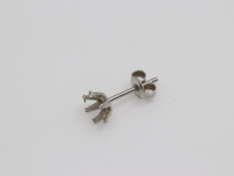 PT900ピアス0.5g