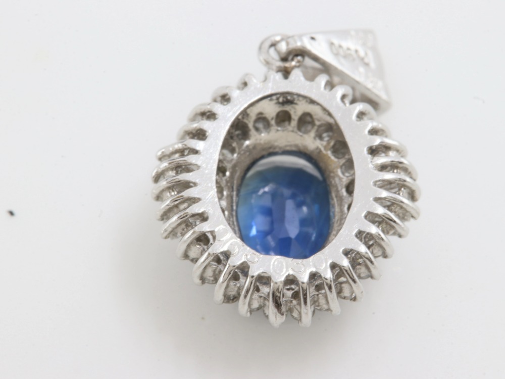 Pt900のサファイヤネックレストップ刻印