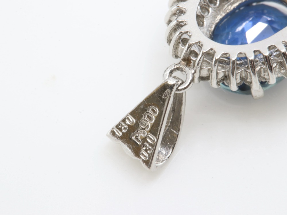 Pt900のサファイヤネックレストップ刻印2