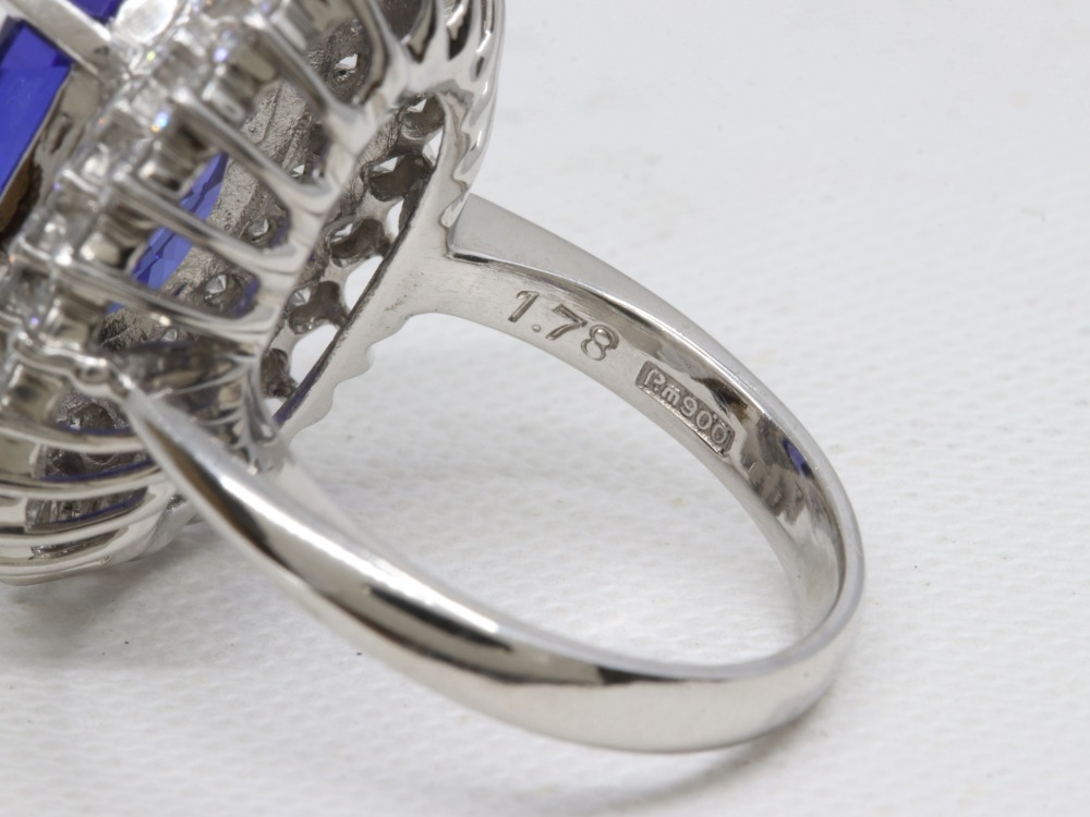 Pt900のタンザナイト付きリング刻印