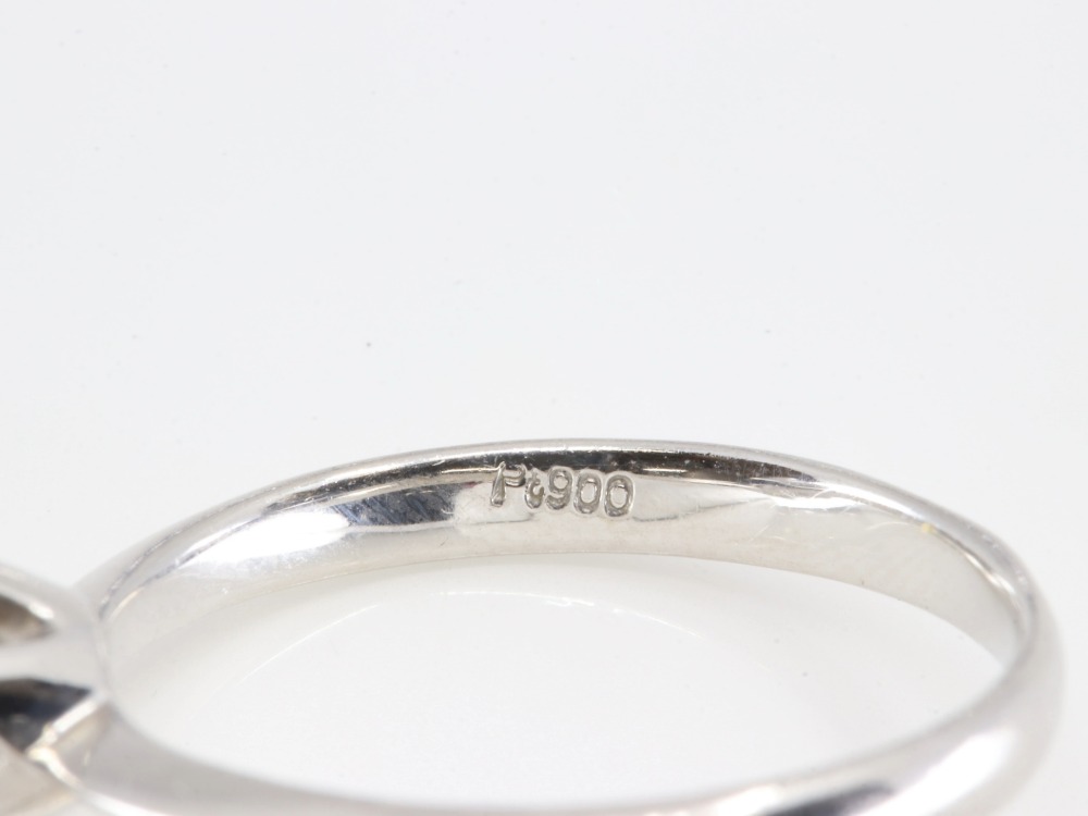 Pt900のダイヤ付きリング刻印