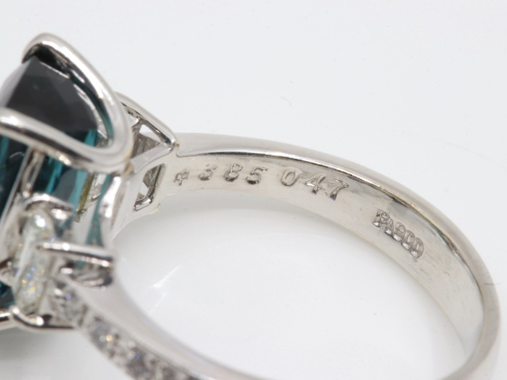 Pt900のトルマリン付きリング刻印