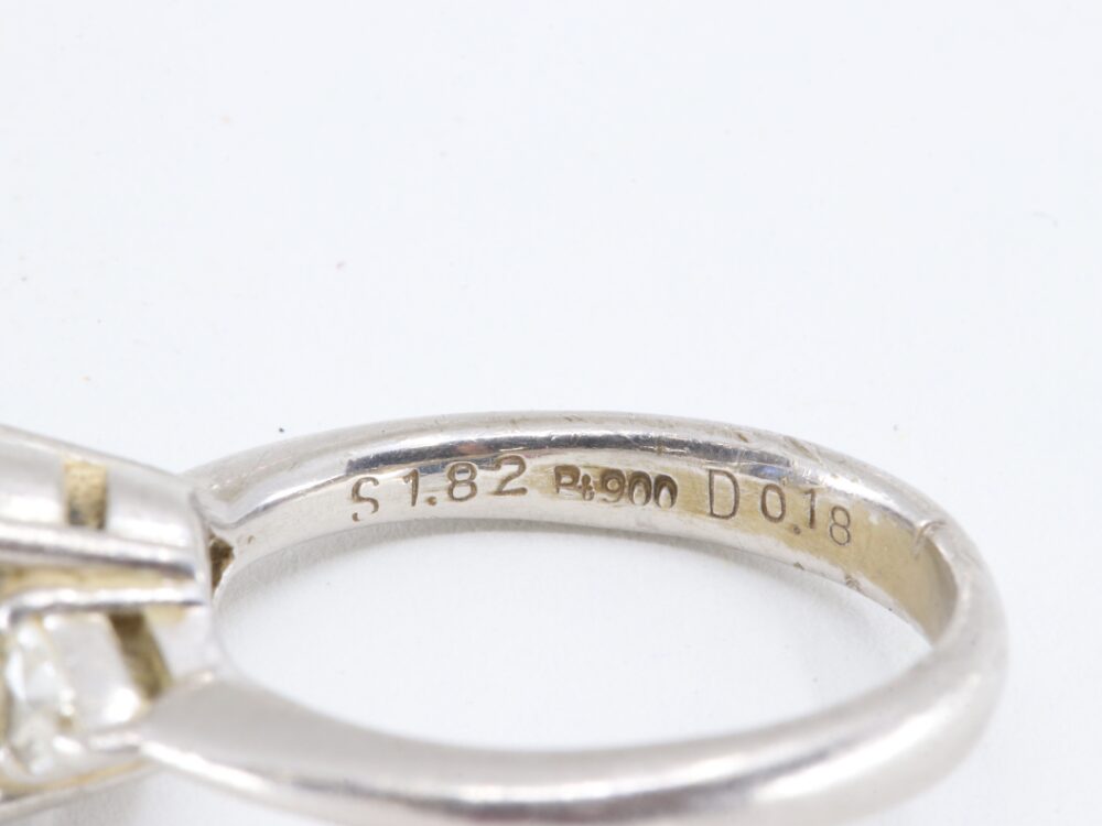 Pt900サファイアリング刻印