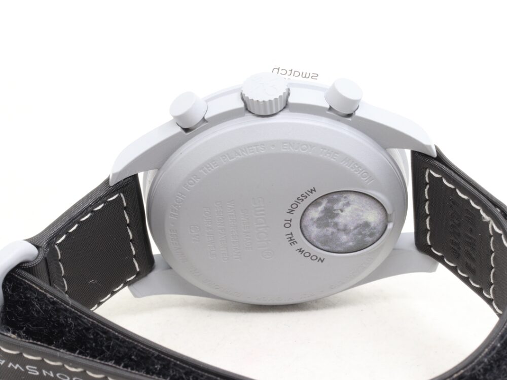 Swatch×OMEGAの時計裏蓋