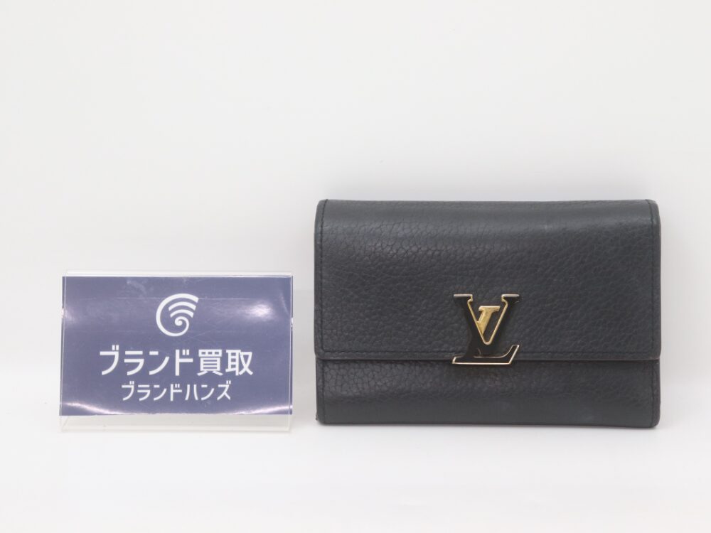 イニシャル入りのヴィトン三つ折り財布正面