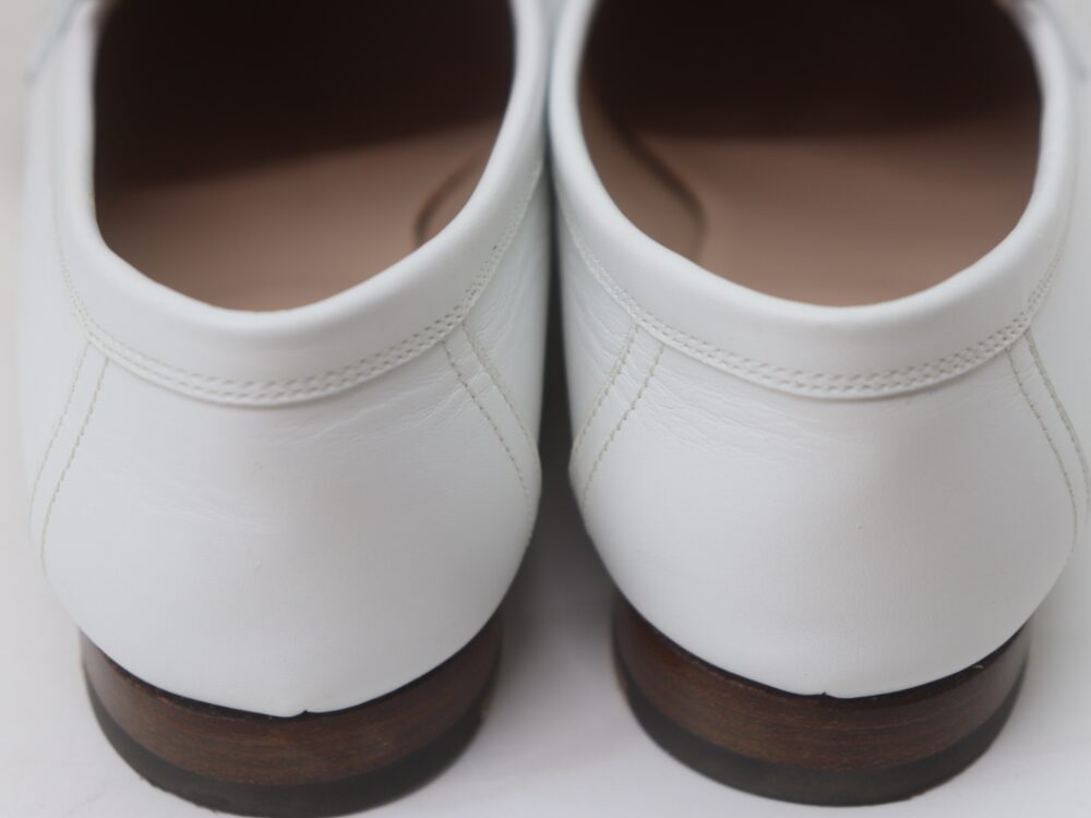 エルメスのモカシンシューズかかと