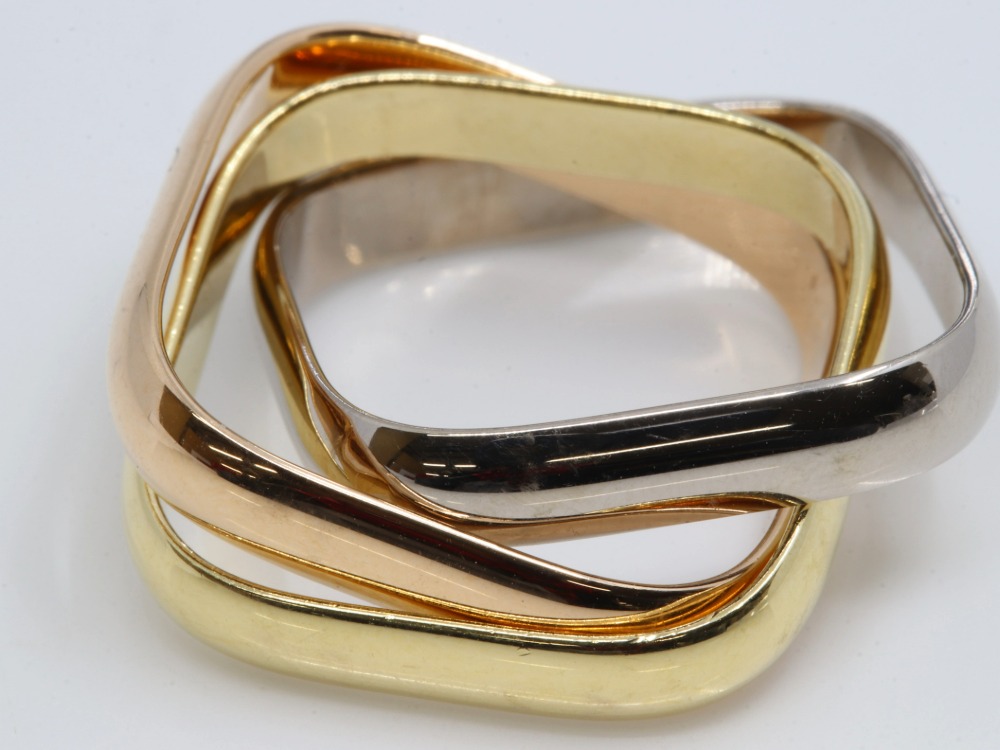 カルティエトリニティクッションリングアップ