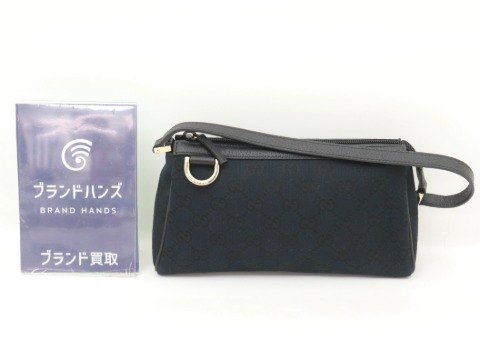 グッチのGGキャンバスポーチ
