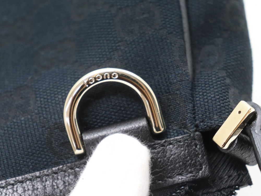 グッチのGGキャンバスポーチ刻印