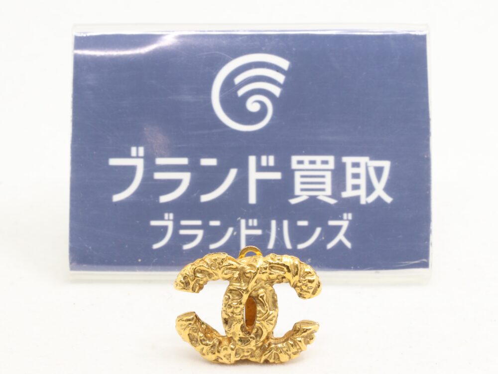 シャネルのイヤリング片耳正面