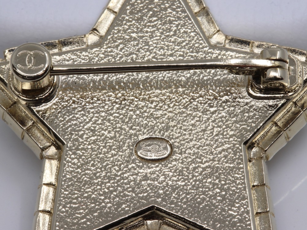 シャネルスターモチーフブローチ刻印