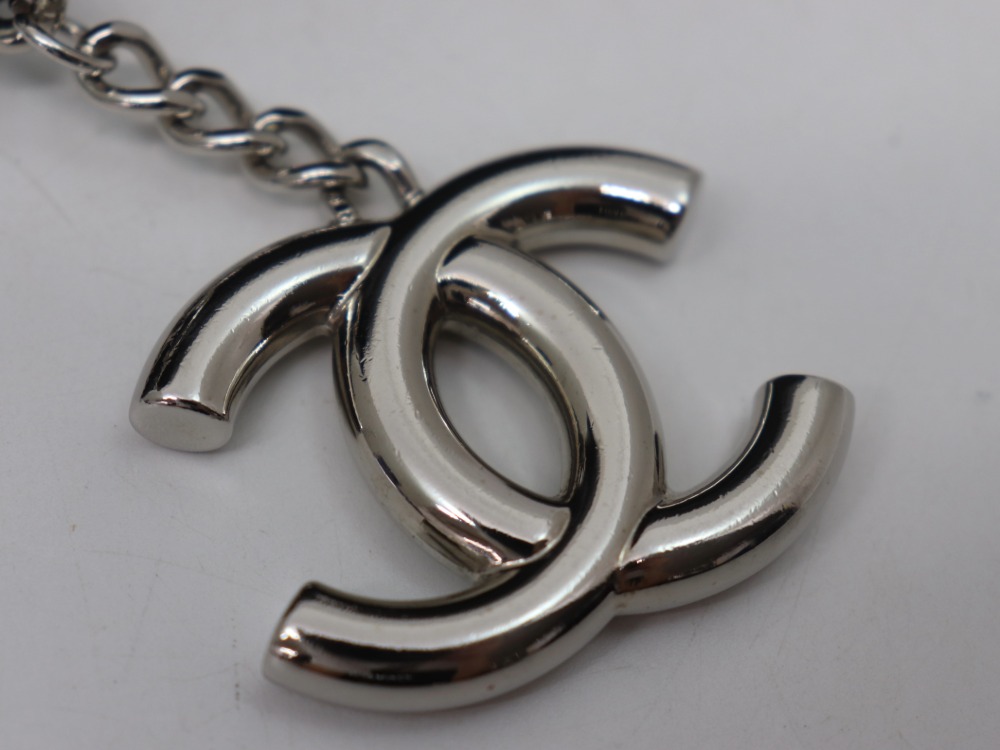 シャネルチェーントートバッグ金具