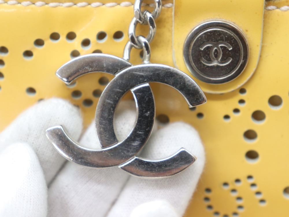 シャネルパンチングトートバッグ金具