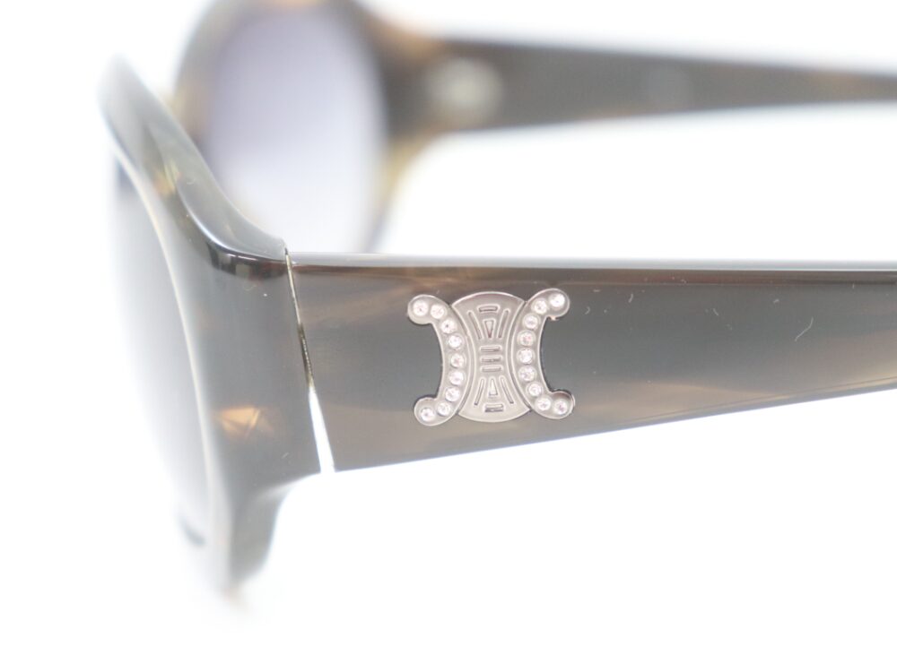 セリーヌのサングラスロゴ