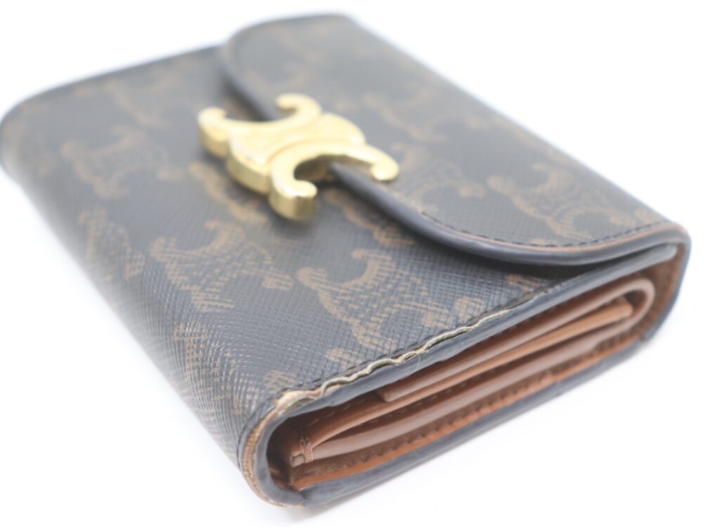 セリーヌトリオンフ三つ折り財布角