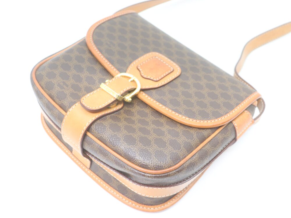 セリーヌマカダムショルダーバッグ斜め