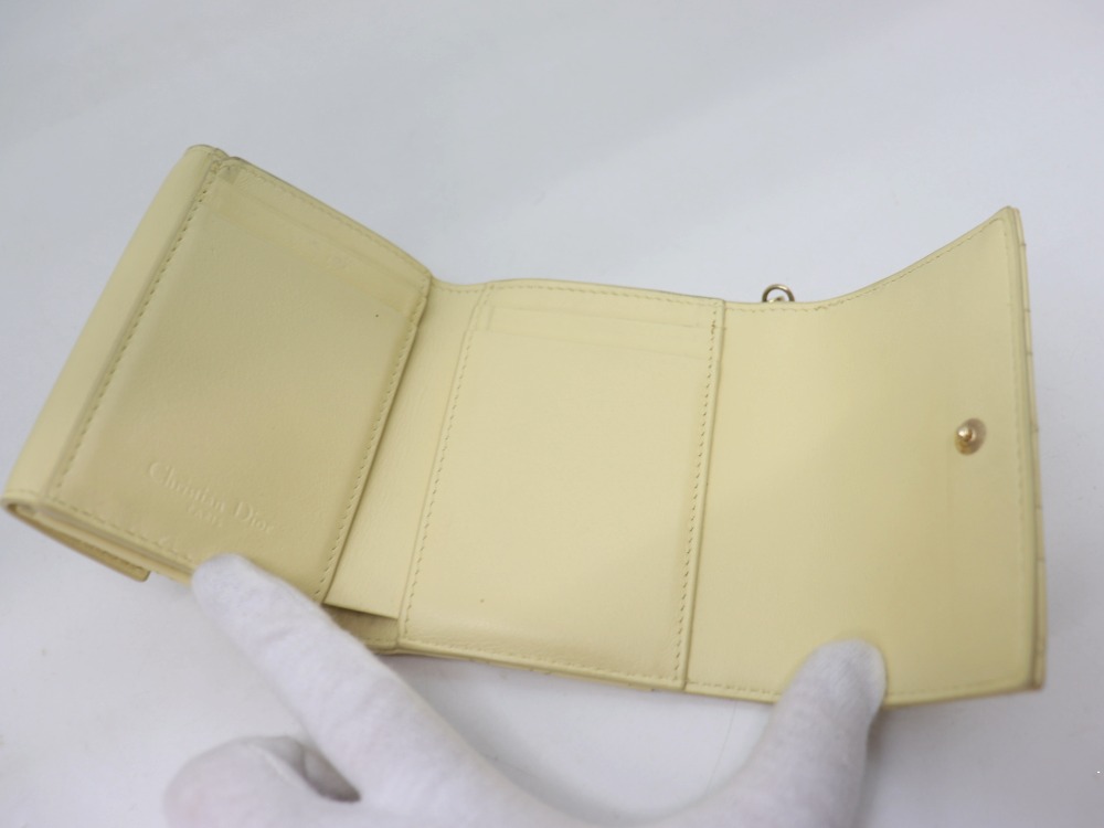 ディオールのカナージュ財布内側