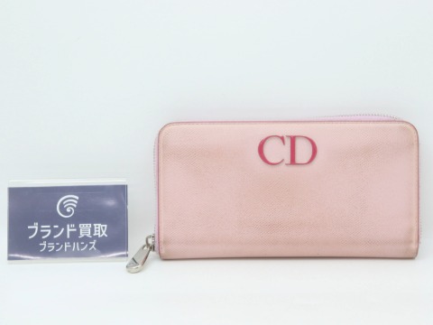 ディオールのラウンド長財布