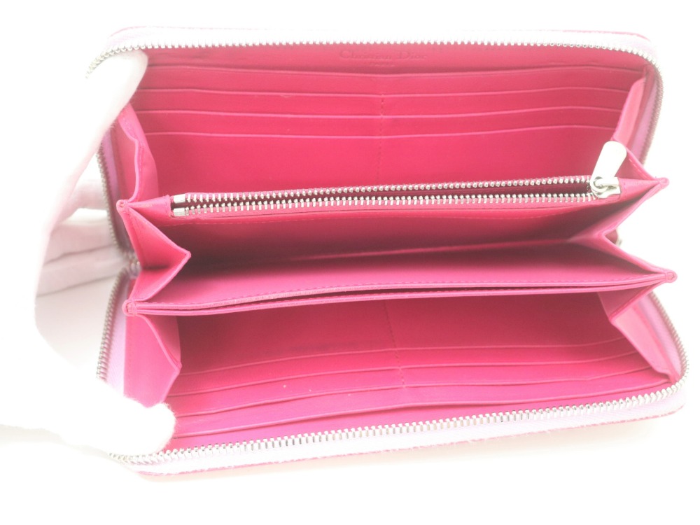 ディオールのラウンド長財布内側