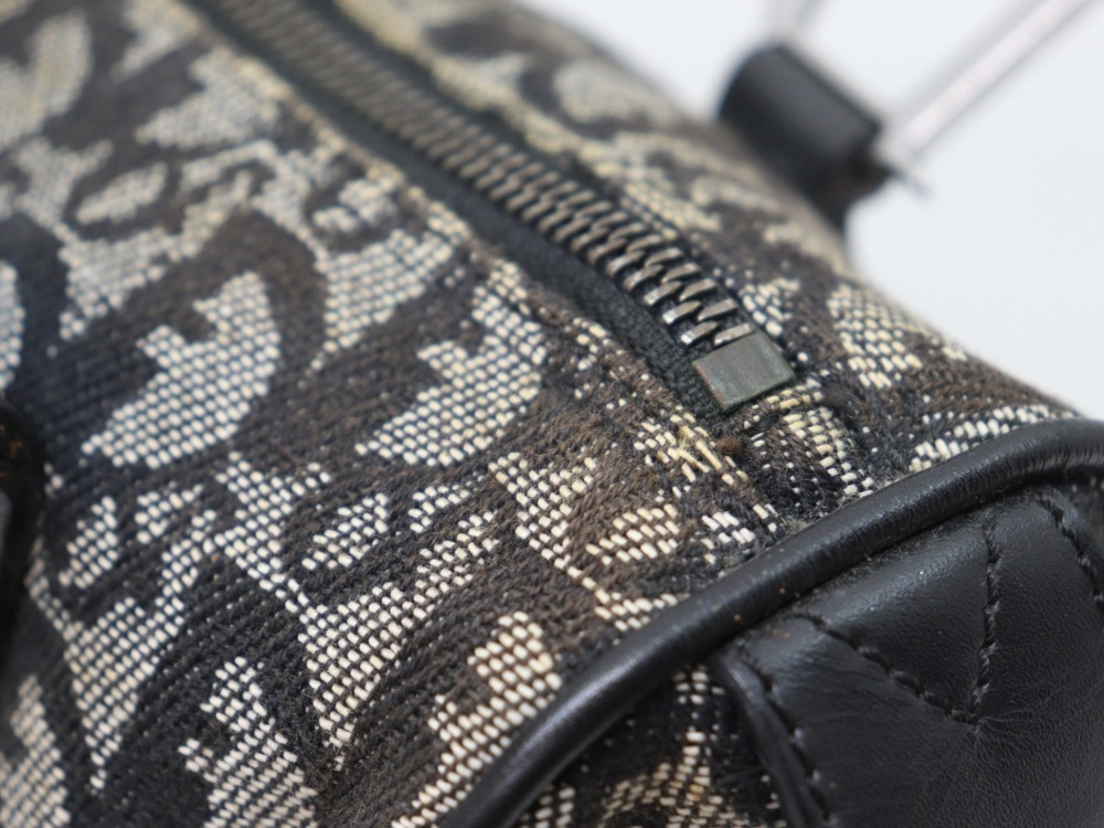 ディオールトロッターバッグ変色