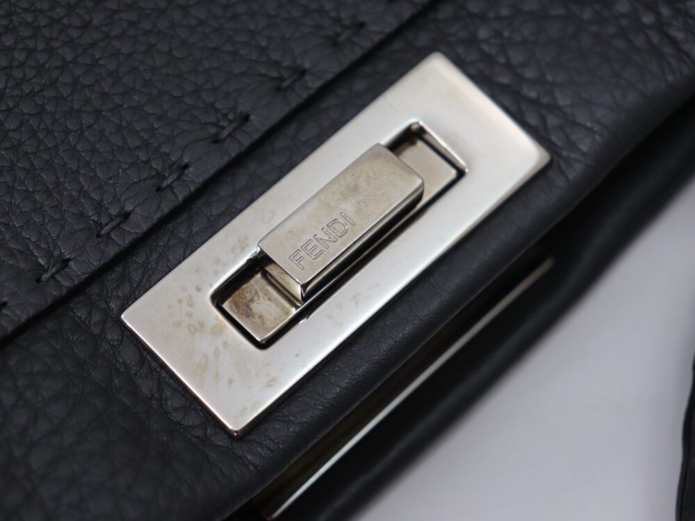 フェンディのピーカブー金具