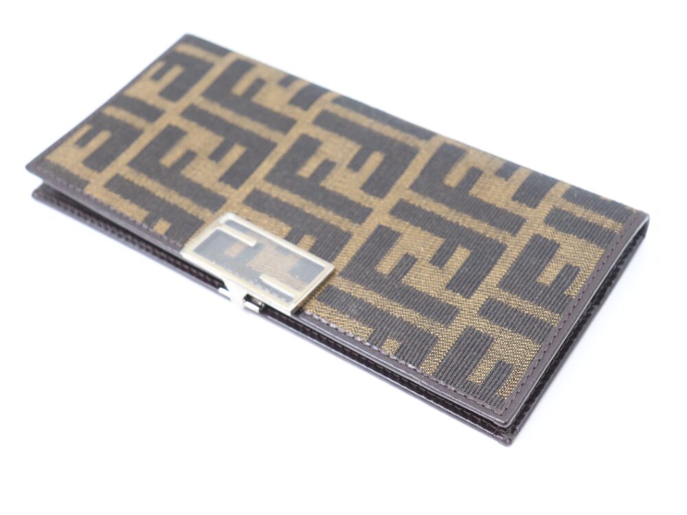 フェンディズッカ柄財布斜め