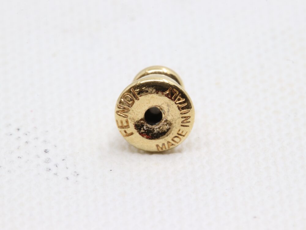 フェンディピアスキャッチ刻印